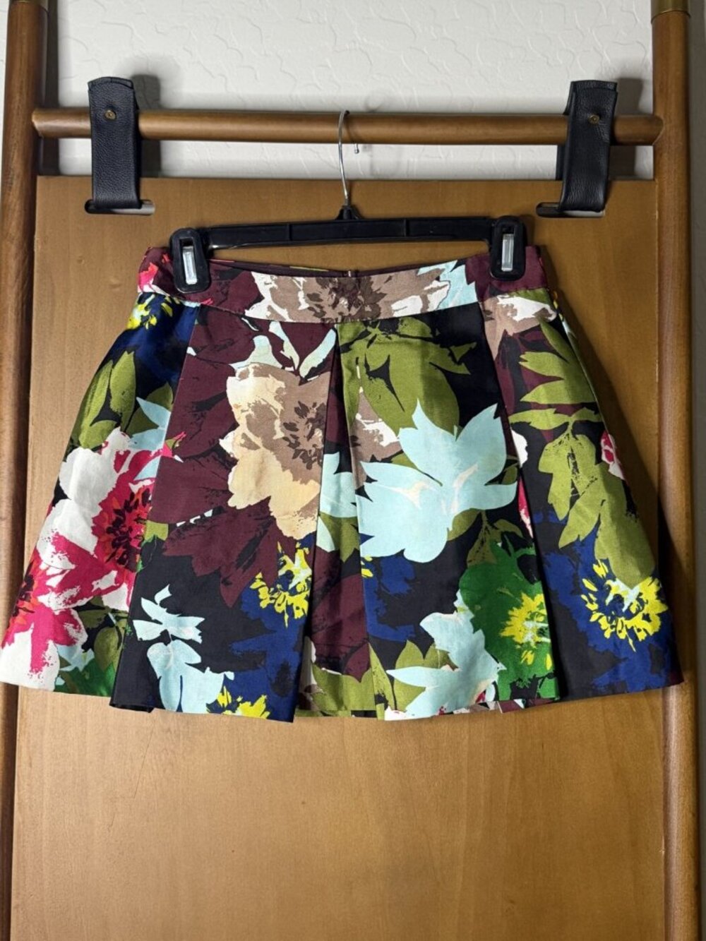 Trina Turk Holiday 2015 Floral Pleated Skirt, Size 0